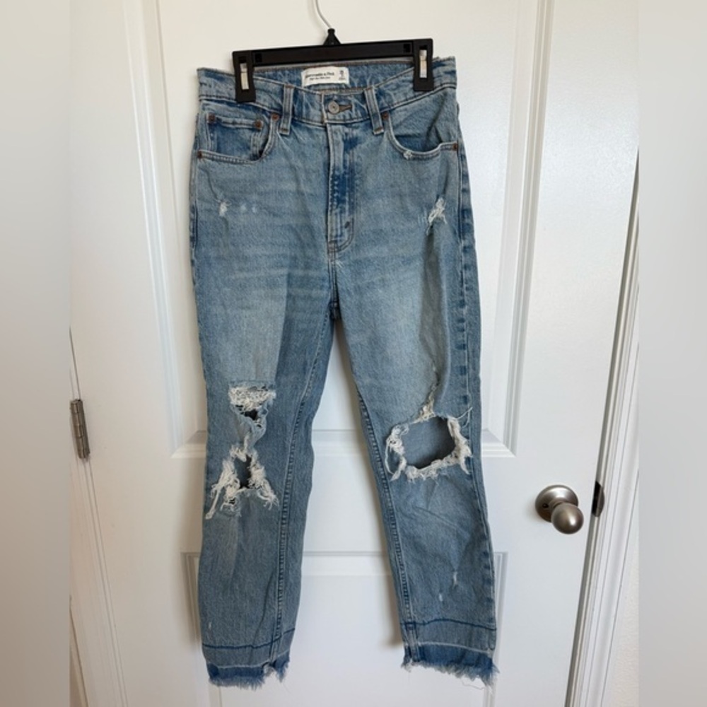 Abercrombie & Fitch High Rise Distressed Mom Jean 26
